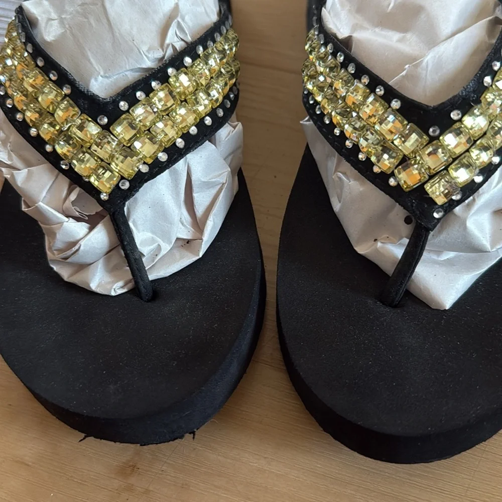 YELLOW BOX WOMEN YELLOW EMBELLISHED BEADING MEDIUM HEEL ROUND TOE SIZE 8.5 WEDGE - Picture 3 of 13